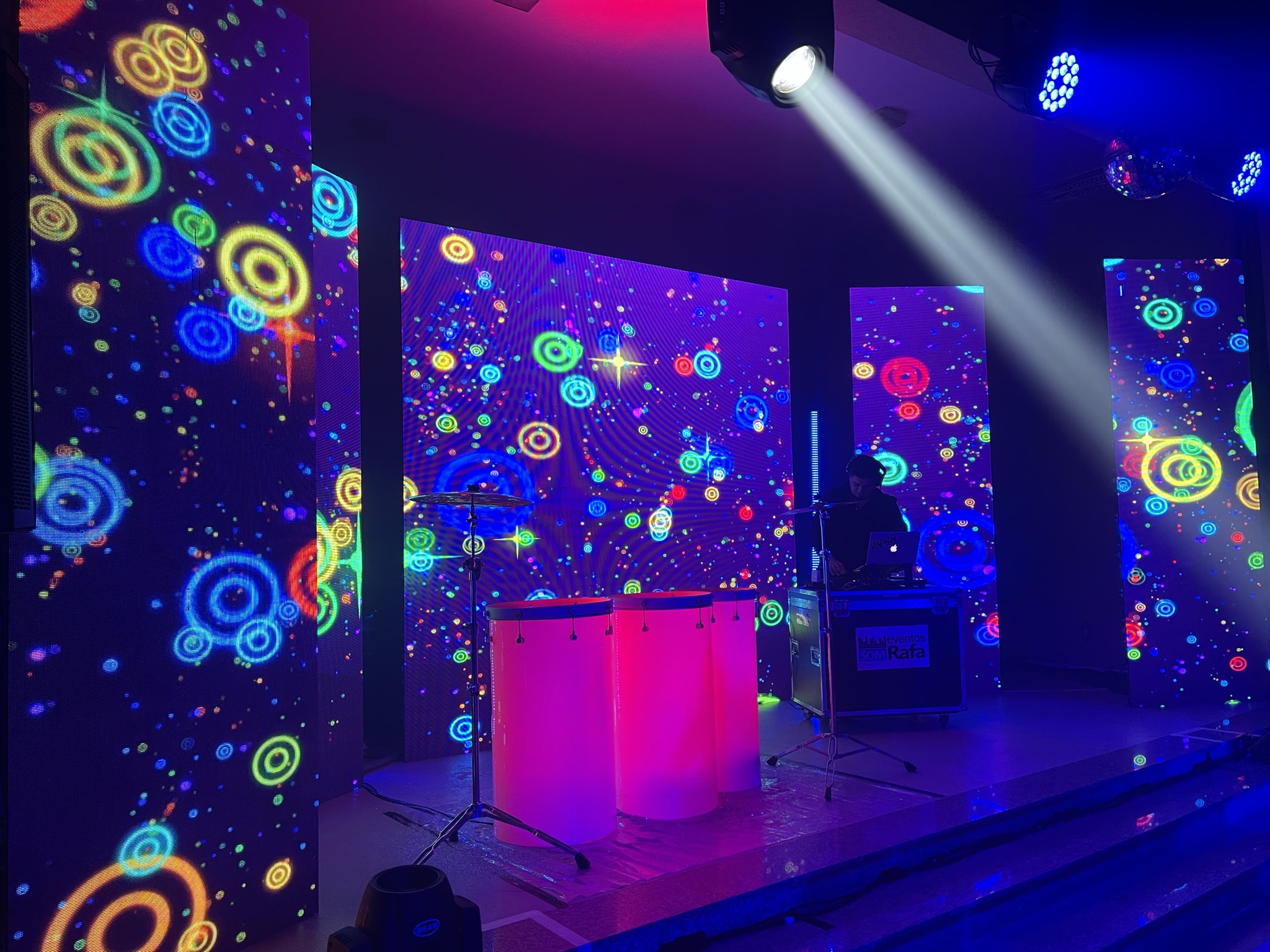 Estrutura premium de som e iluminação em evento