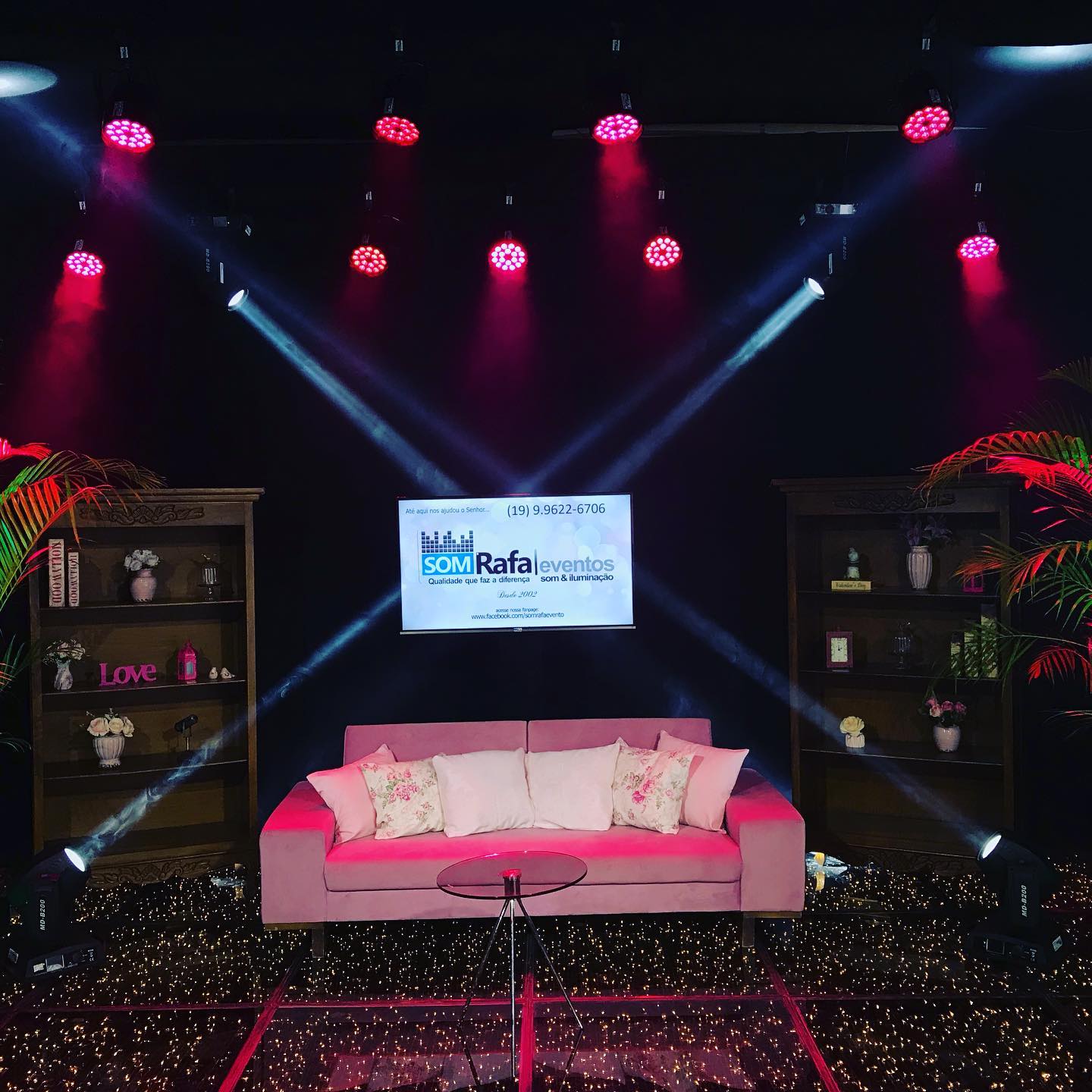 Equipe Rafa Som e Iluminação montando equipamento de som